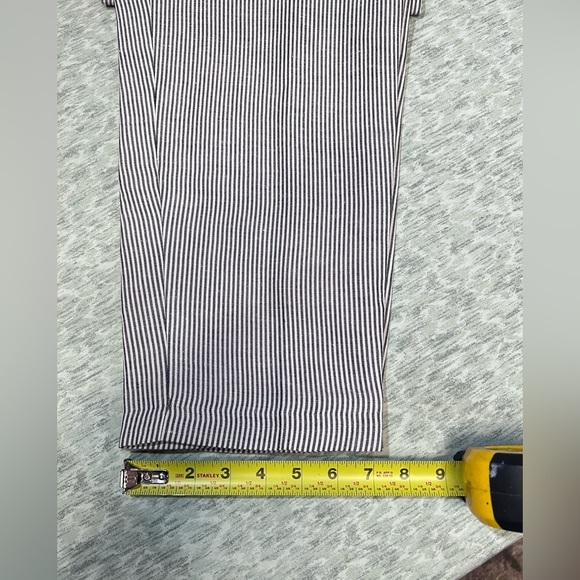 HARVE BENARD COLLECTION Navy and white striped pants size 8. - Picture 10 of 10